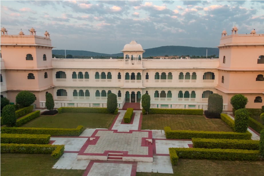 Justa Lake Nahargarh Palace, Chittorgarh Rajasthan India garden