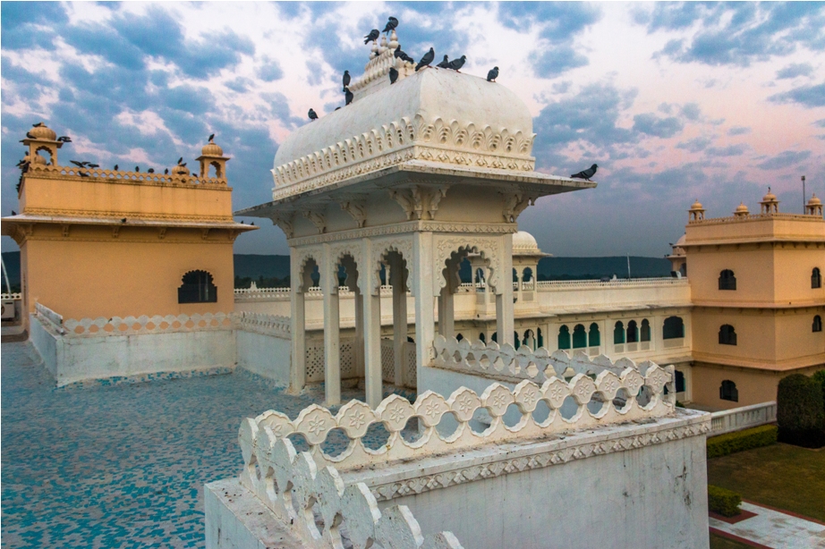 Justa Lake Nahargarh Palace, Chittorgarh Rajasthan India Suite sunrise