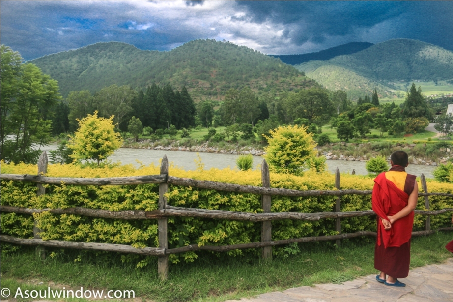 punakha dzong dochula pass near paro thimphu monk offbeat bhutan (2)