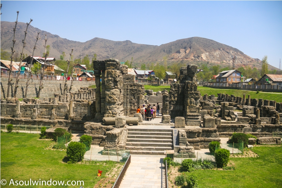 AVANTISWAMIN TEMPLE Avantipura Srinagar Hindu Kashmir (1)