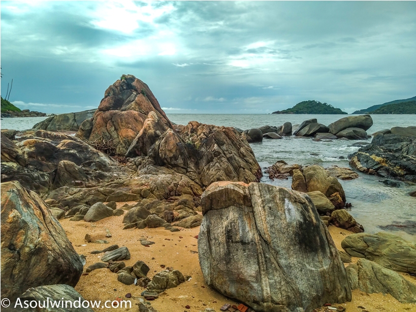 Rocks at Palolem Patnem Beach South Goa India (21)