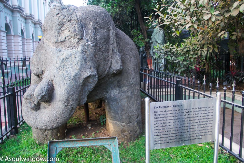 STATUE OF ELEPHANT ORIGINALLY INSTALLED AT ELEPHANTA CAVES Jijamata Udyan Mumbai zoo signboard