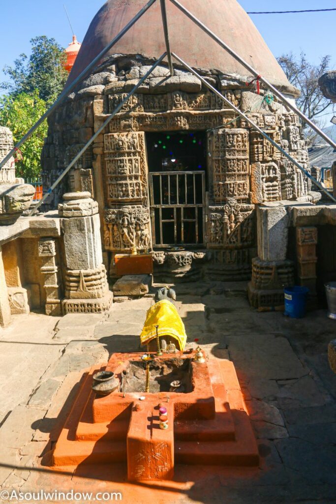 Main Shivalinga at Baleshwar Mahadev Temple, Champawat, Uttarakhand 
