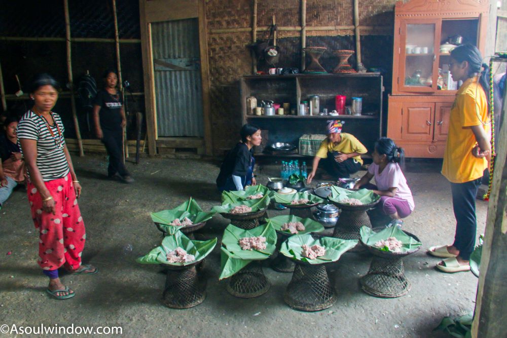Wancho women cooking vegan and vegetarian food in the kitchen of the King of Konsa. Near Longding, Arunachal Pradesh. North East India