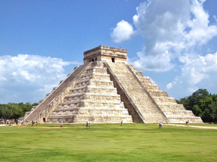 El castillo temple pyramid Chichen Itza Mexico