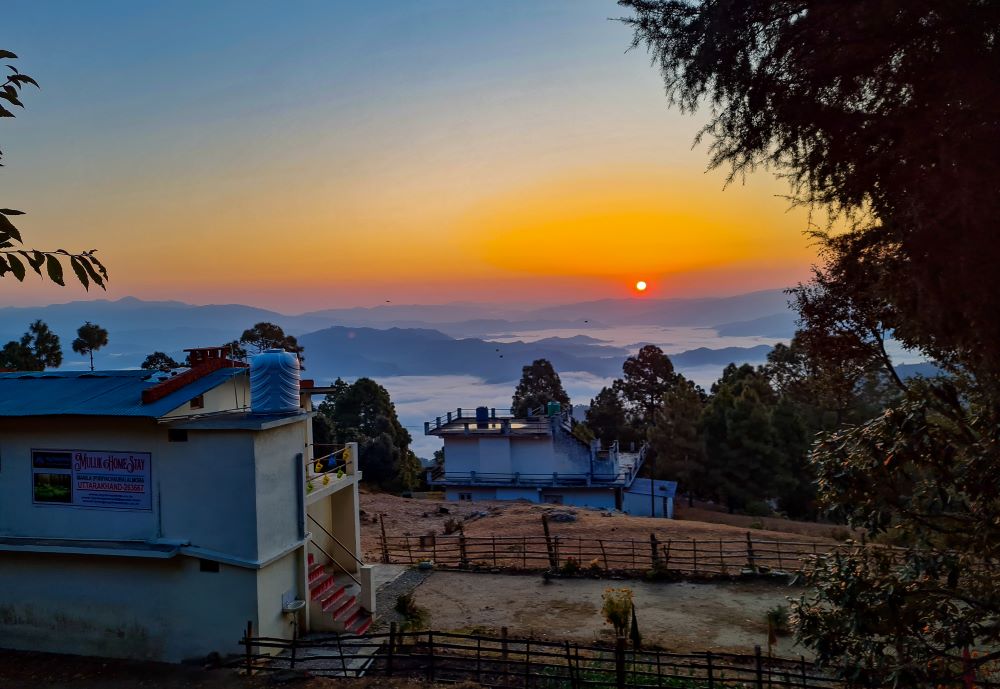 Brilliant Sun set views from a home-stay in Manila Uttarakhand